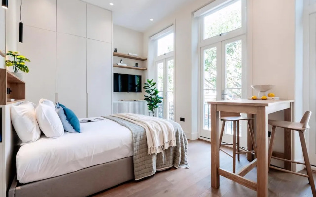 Stunning Studio Apartment, Moments From Earls Court Station
