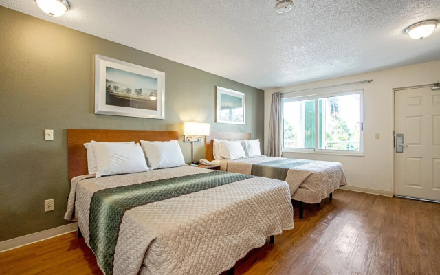 HomeTowne Studios by Red Roof Denver - Lakewood West