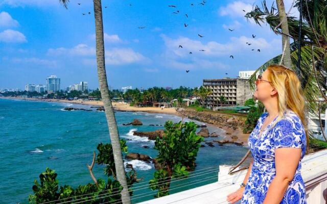 Modern luxury Condo,3 bedroom and 3 bathrooms