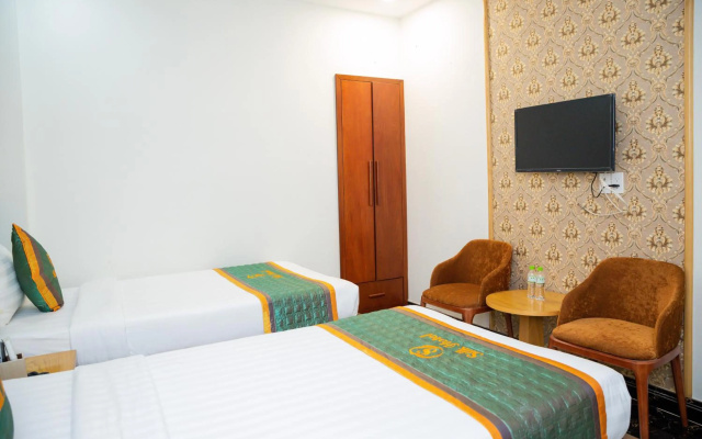 RedDoorz Plus near Tan Son Nhat Airport 2 – Guest Rooms – Ho Chi Minh City