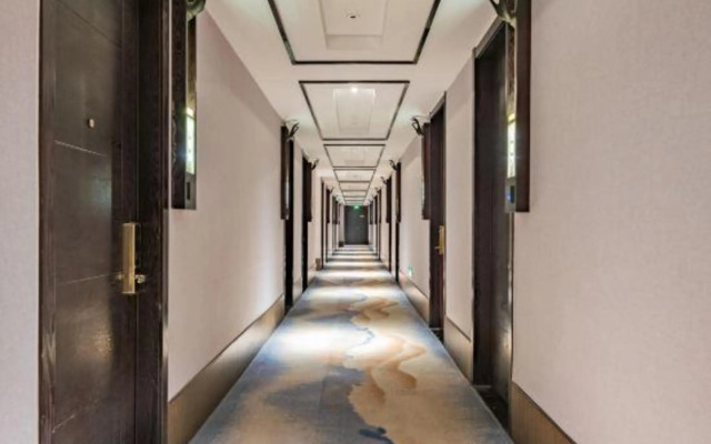 Crystal Pudi Hotel