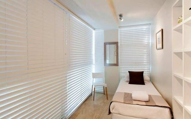 Commodore 1 Noosa Parade 80