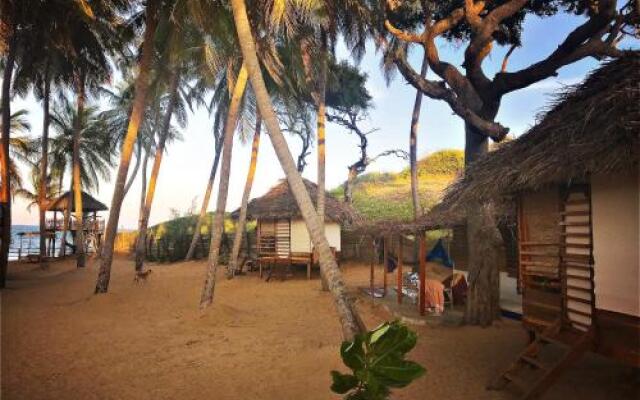 Upali Beach Surf Resort & Cafe