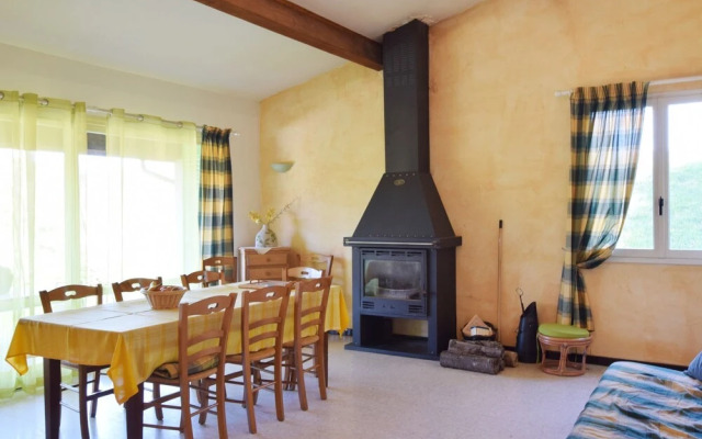 Stunning Holiday Home in Bourdeaux with Hill View