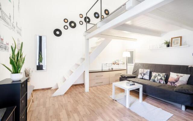 BpR Vinyl Style Studio Home with A/C