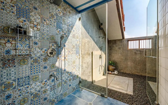 SaffronStays Anantham, Kamshet - pet-friendly lakefront villa with a huge verandah