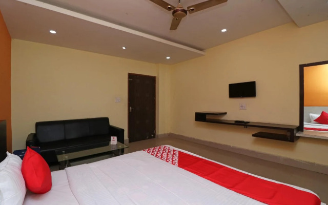 Maa Barabhuja Guest House by OYO Rooms