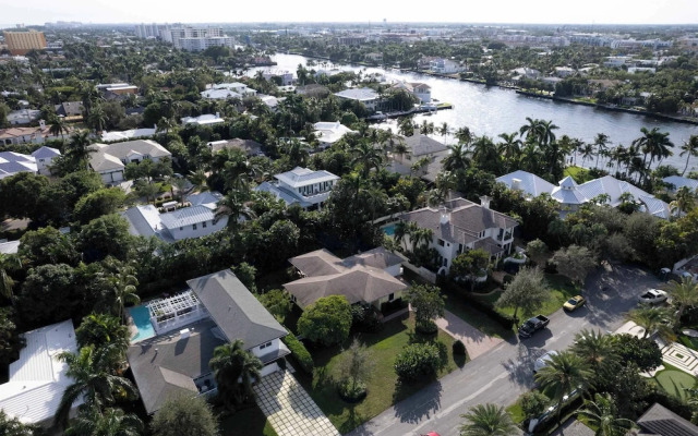 Sun, Shells and Seaspray w/ Lanai