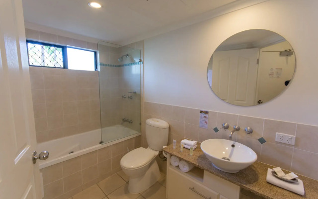 Meridian Port Douglas - Adults only
