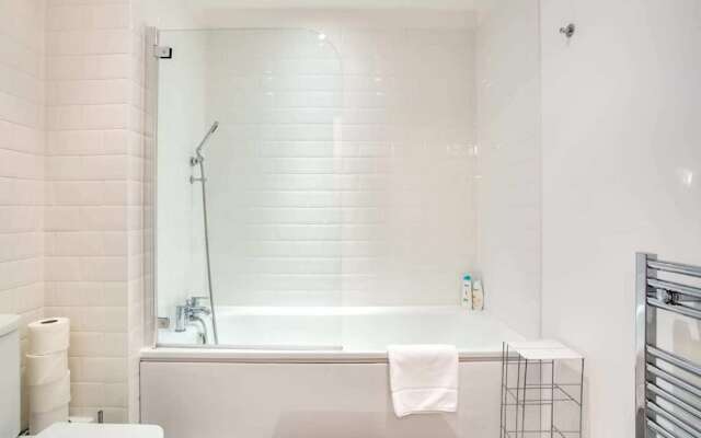 Guestready - 2-bdr Apartment With Balcony by The Thames