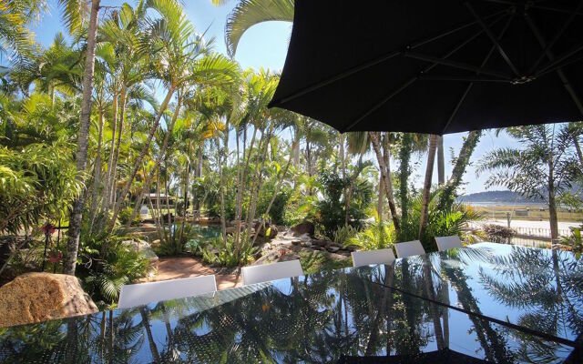 Colonial Palms Motor Inn