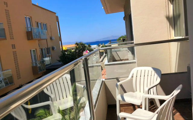 Caravel Apartment Hotel