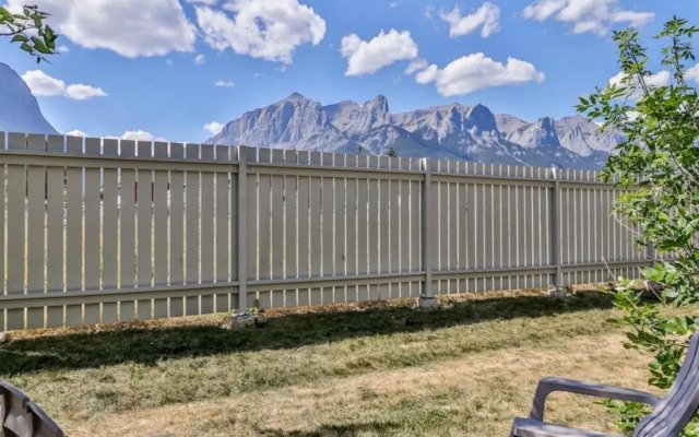 The Norquay, Pet-Friendly 2 Bed with Mtn View