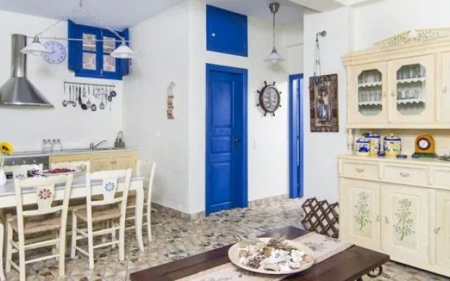Oia's Sunset Apartments