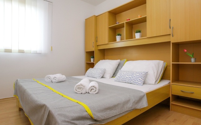 Pool Apartments Lucky Luke