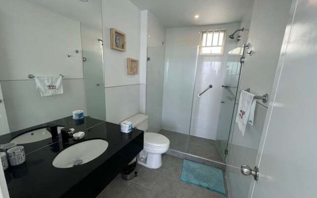 1m3-4 Beachfront Apartment With Air Conditioning And Wifi