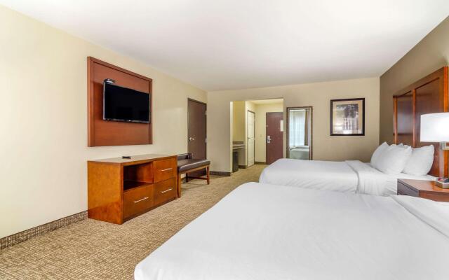 Comfort Inn & Suites near Bethel College