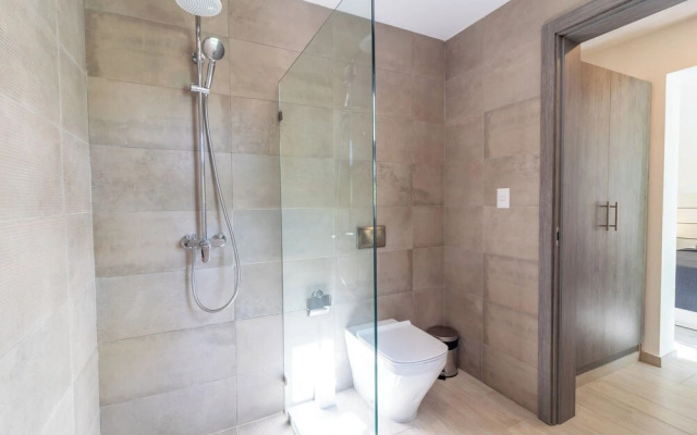Modern 2BR Apartment - Paseo del Mar