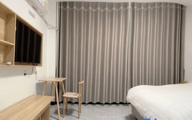 Linquan Guojin Hotel (Linquan Passenger Transport Center)