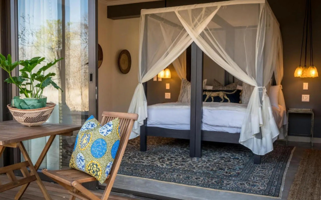 Safari Moon Luxury Bush Lodge