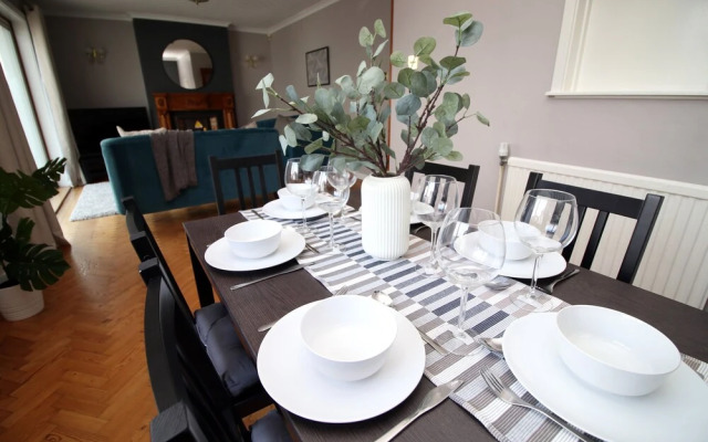 Becky's Bungalow by Tŷ SA - NEW Sleeps 8