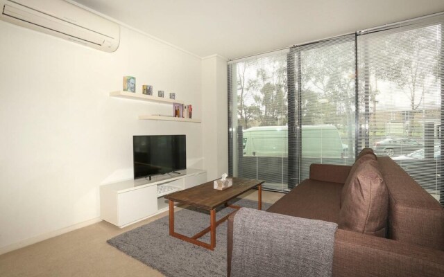 Two Bedrooms near Crown with Free WiFi and Carpark