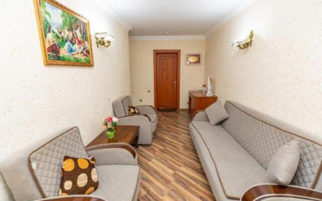 Karvan Hotel