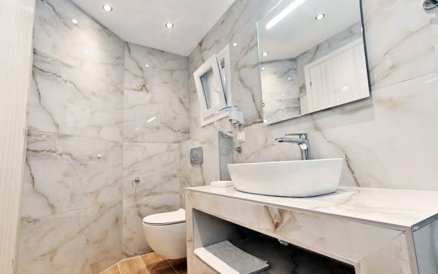 Sabbia Seafront Apartment 3 by TravelPro Servi...