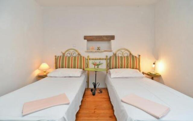 House Adriana 1715