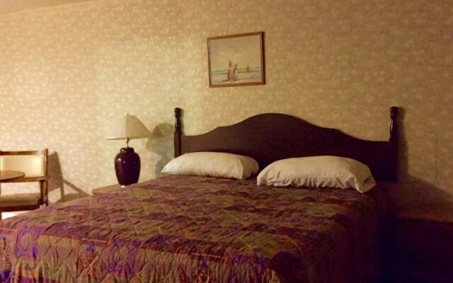 Roaring Fork Motel & Cottages