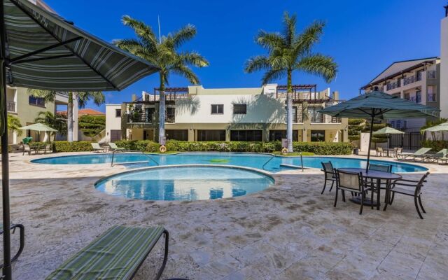 Beautiful 1BR Condo w Large Balcony in Palm Beach