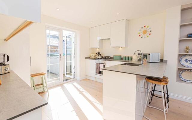 10 Tivoli Mews - By Luxury Apartments