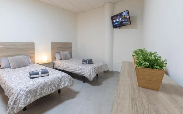 El Puente Holiday Home I- Airport 8,1K