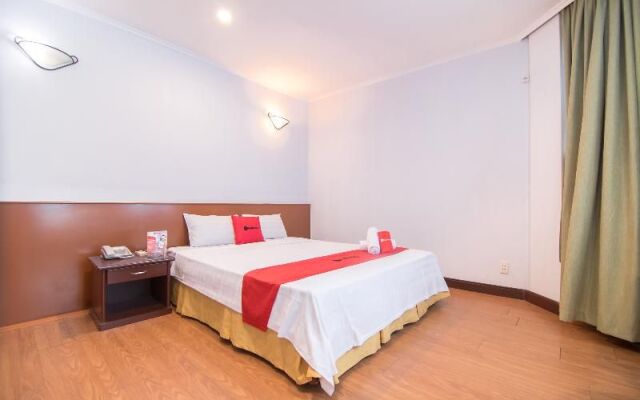 RedDoorz Plus Near Van Mieu Quoc Tu Giam
