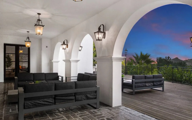 Spanish Villa - Stunning Coldwater Canyon Villa With Pool and Views