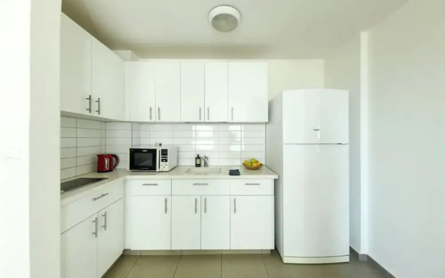 1 BR Apt w living room & learning area