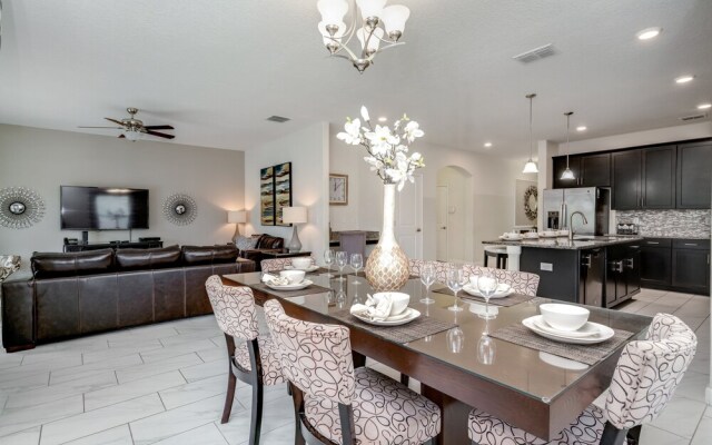 6bed 5Ba Villa Game Room Pool Spa