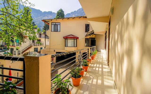 FabHotel Moon II