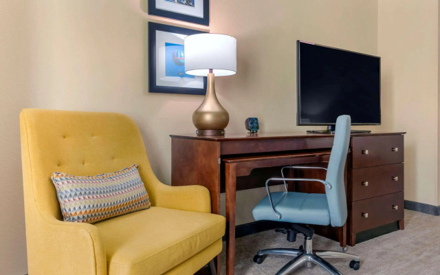 Comfort Suites Near Universal Orlando Resort