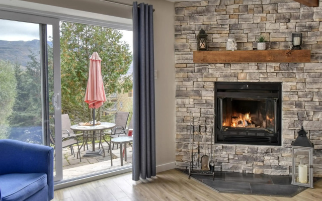 Elegant Apartment - View on Lake Tremblant & Mountain