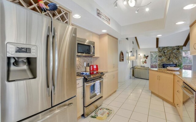 Waterfront Home on key lot With Pool/view of River