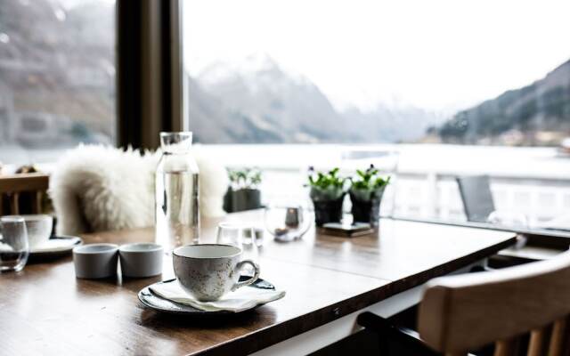 Fjærland Fjordstove Hotell - Huseby Hotelldrift AS