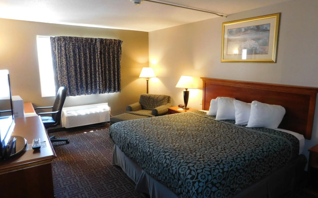 Days Inn by Wyndham West Branch Iowa City Area