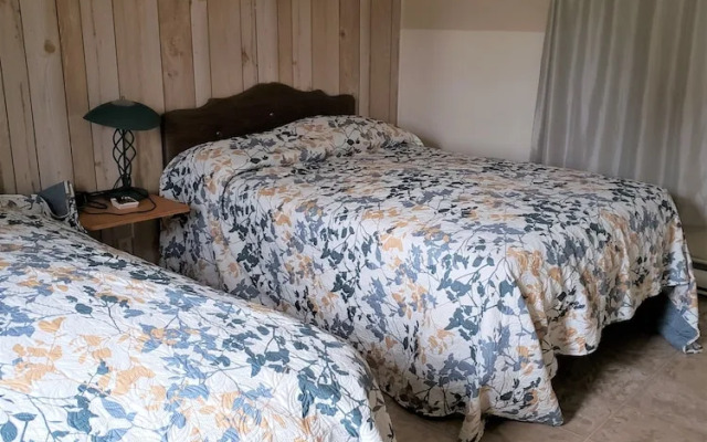 Joyce's Motel & Cottages