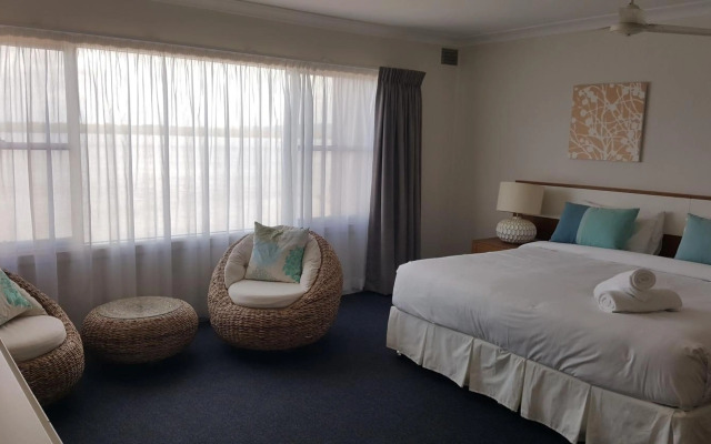 Villa Riviera on River Front