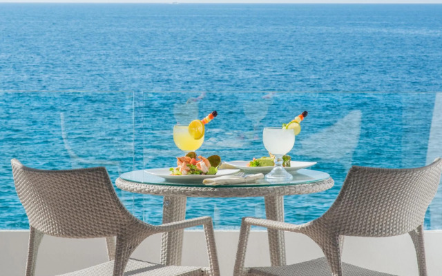 Costa Sur Resort & Spa