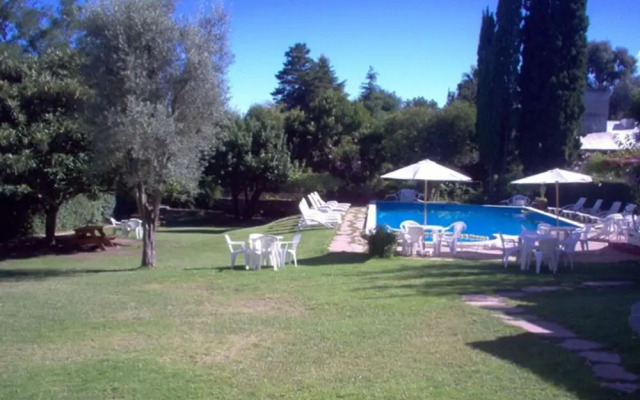 L'Hirondelle - Adults Only