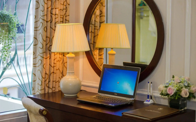 Golden Lotus Legend Hotel