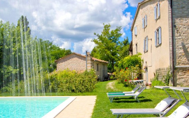 Pretty Holiday Home in Acqualagna With Swimming Pool