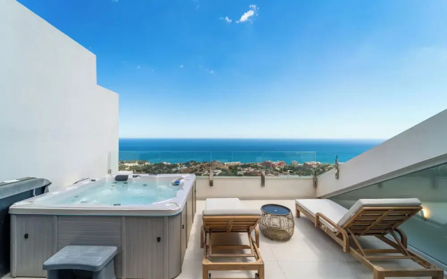 Benalmadena Luxury 4 Bed Apartment Jacuzzi